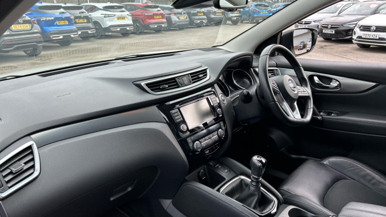 Nissan Qashqai 1.3 DiG-T Tekna 5dr Petrol Hatchback